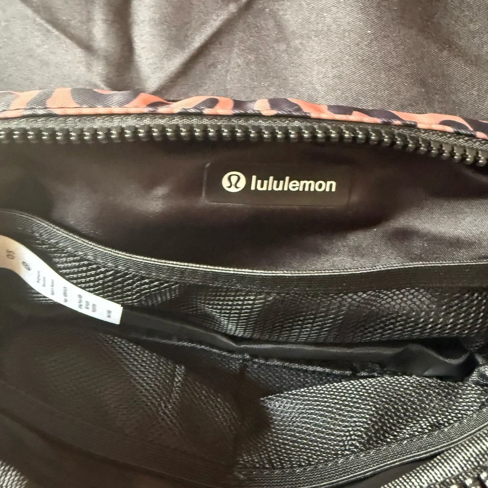 New Lululemon athletica Black and Pink Leopard Everywhere Belt Bag - Picture 6 of 7